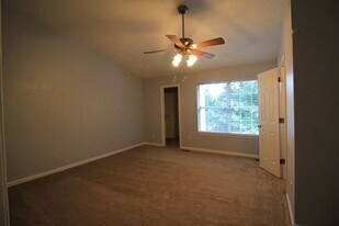 503 Wrought Iron Bend in Yorktown, VA - Building Photo