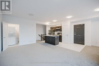 809 Silhouette Private in Ottawa, ON - Building Photo - Building Photo