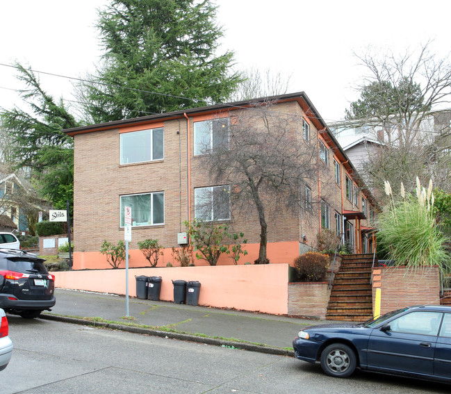 Shilo Apartments in Seattle, WA - Building Photo - Building Photo