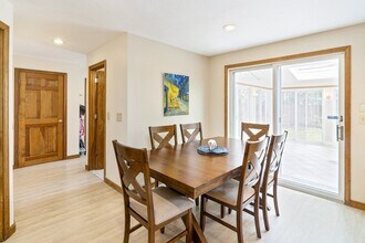 478 Clinton Rd in Brookline, MA - Building Photo - Building Photo