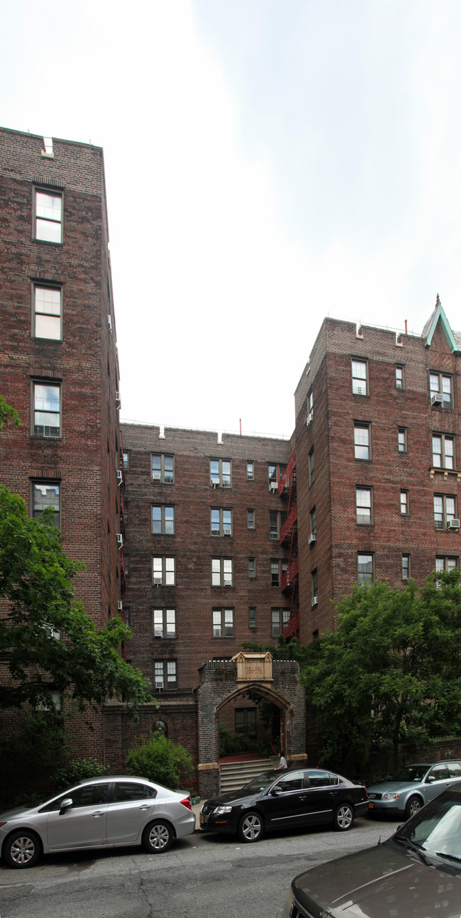 220 Cabrini Blvd in New York, NY - Foto de edificio - Building Photo