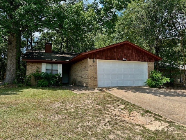 201 Hickory Hill Dr in Lufkin, TX - Building Photo