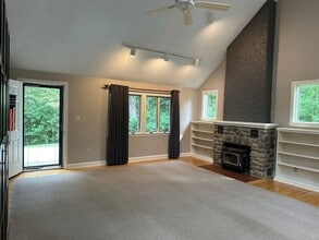 135 Oregon Rd in Cheshire, CT - Building Photo - Building Photo
