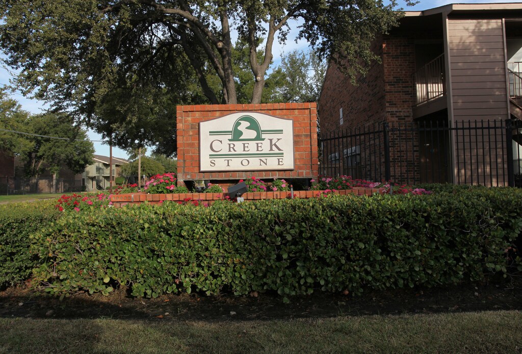 Creekstone Apartments in Dallas, TX