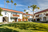 Villa Del Mar Apartments in Oceanside, CA - Foto de edificio - Building Photo