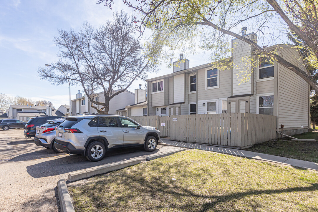 Mill Park Condominiums in Edmonton, AB - Building Photo