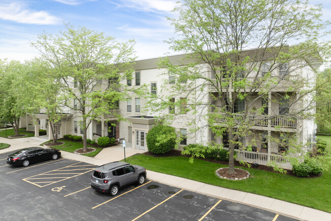 Delaware Place II in Gurnee, IL - Foto de edificio - Building Photo