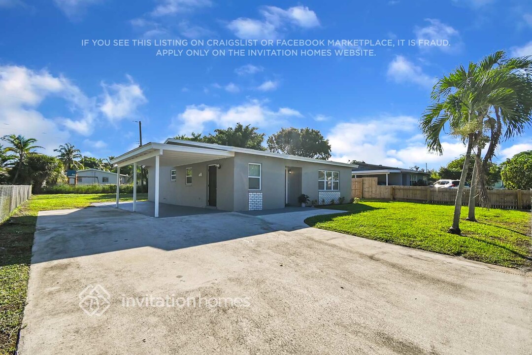 271 NW 16th Ct in Boynton Beach, FL - Building Photo