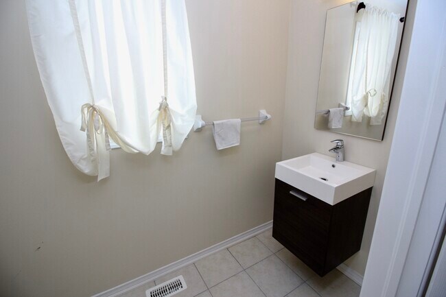 8444 Elderberry Dr in Niagara Falls, ON - Building Photo - Building Photo
