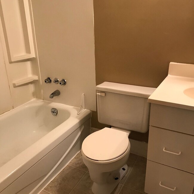 4811-4855 55 St in Red Deer, AB - Building Photo - Building Photo