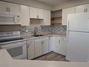 214 Hancock Bridge Pkwy in Cape Coral, FL - Building Photo - Building Photo