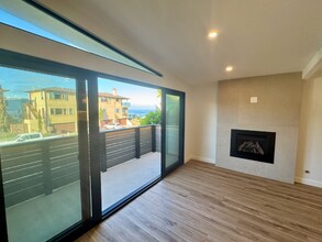 110 Paseo De La Concha, Unit D in Redondo Beach, CA - Foto de edificio - Building Photo