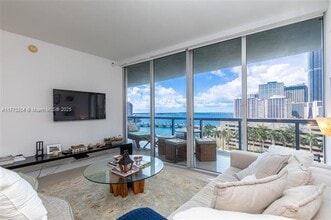 495 Brickell Ave, Unit 1005 in Miami, FL - Building Photo - Building Photo