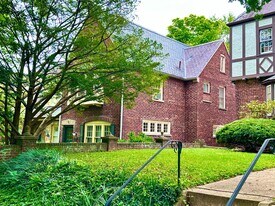 4422 Greenwich Pkwy NW in Washington, DC - Building Photo