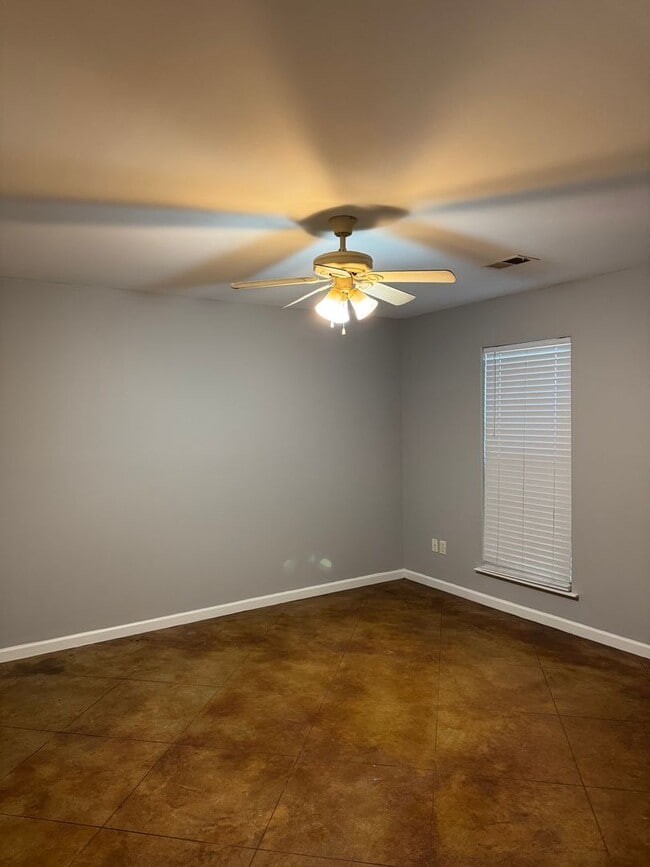 411 Bruce St in Senatobia, MS - Building Photo - Building Photo