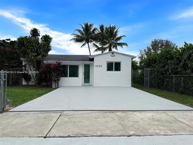 2226 Taft St in Hollywood, FL - Foto de edificio - Building Photo