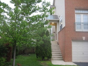 417 Clayton Ln in Alexandria, VA - Foto de edificio - Building Photo