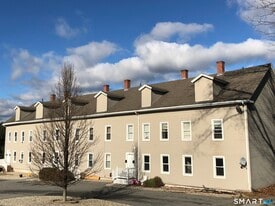 7 Market Ln in Thompson, CT - Building Photo