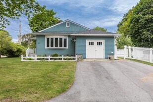 31 Dion Ave in Kittery, ME - Building Photo