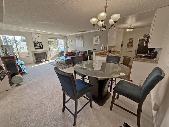 5000 Whitsett Ave in Los Angeles, CA - Foto de edificio - Building Photo