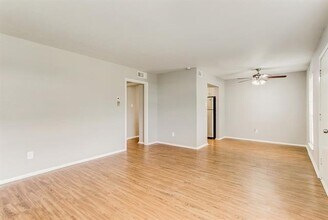 2200 W Lowden St in Fort Worth, TX - Foto de edificio - Building Photo