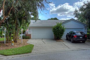 7911 Whitebridge Glen in University Park, FL - Building Photo