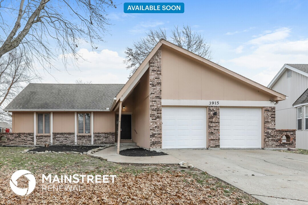 3915 SW Regatta Dr in Lee's Summit, MO - Building Photo