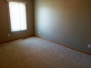1534 Praha St SE in New Prague, MN - Building Photo - Building Photo