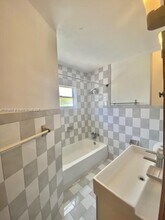 830 W 40th St in Miami Beach, FL - Building Photo - Building Photo
