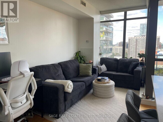 281 Mutual St in Toronto, ON - Building Photo - Building Photo