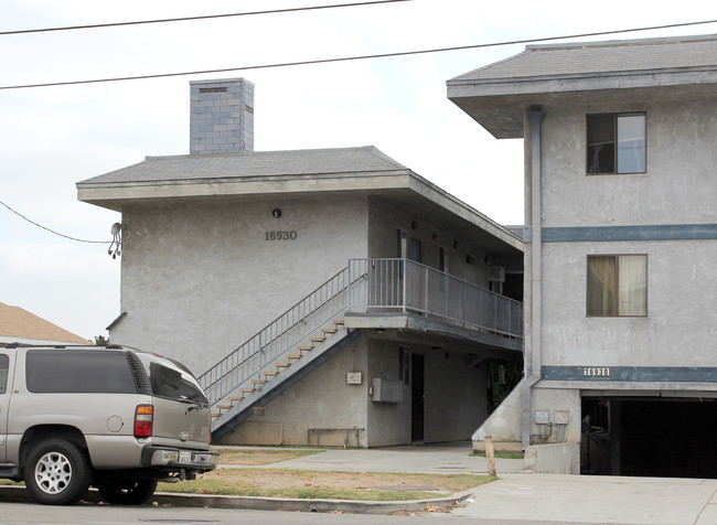 16930 S Vermont Ave in Gardena, CA - Building Photo - Building Photo