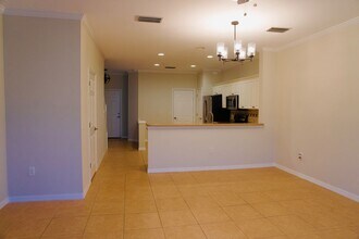 1260 Oxford Ln in Naples, FL - Building Photo - Building Photo