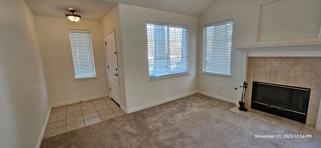 838 Louisa Terrace in Santa Maria, CA - Foto de edificio - Building Photo