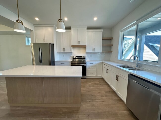 7885 Cedarbrook Rd in Chilliwack, BC - Building Photo - Building Photo
