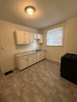 809 S Fred Shuttlesworth Cir in Cincinnati, OH - Building Photo