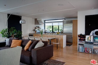 2726 Montana Ave in Santa Monica, CA - Building Photo - Building Photo