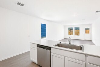 1527 Neria Lp in San Antonio, TX - Building Photo - Building Photo