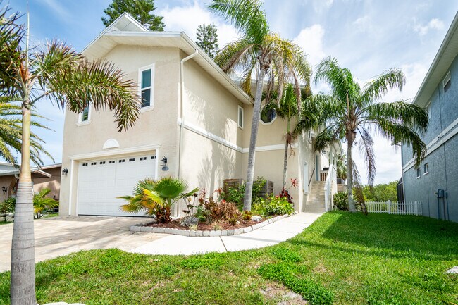 6410 Drake Ct in New Port Richey, FL - Building Photo - Building Photo