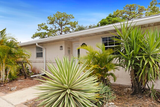 192 Cape Cod Cir in Greenacres, FL - Building Photo - Building Photo