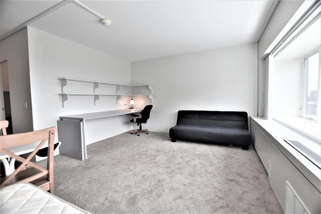 555 E William St, Unit 14B in Ann Arbor, MI - Building Photo - Building Photo