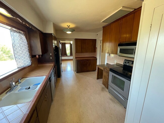 property at 3420 Commercial Ave