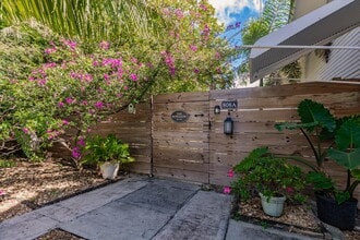 808 N Palmway in Lake Worth Beach, FL - Building Photo - Building Photo