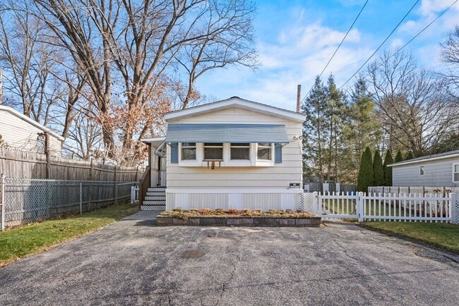 17 Irene Ave in Webster, MA - Building Photo - Building Photo