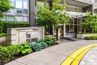 258 Nelson's Crt in New Westminster, BC - Building Photo - Building Photo