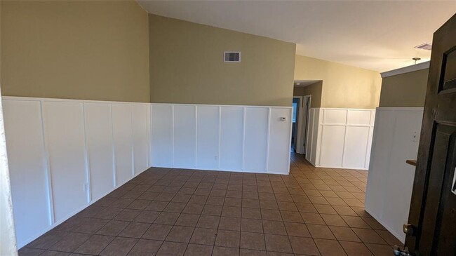 2010 Leeann Dr in Austin, TX - Foto de edificio - Building Photo