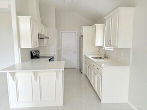 10 Northgate Ln in McAllen, TX - Building Photo - Building Photo