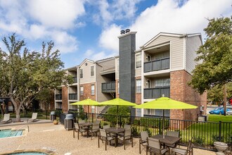 Wimbledon Oaks in Arlington, TX - Foto de edificio - Building Photo