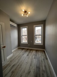 83 Zabriskie St, Unit 3 in Jersey City, NJ - Building Photo - Building Photo