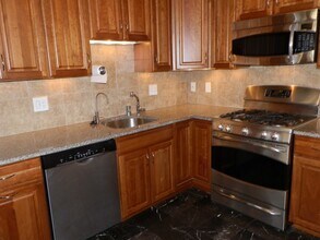 194 Auburn St in Newton, MA - Building Photo - Building Photo