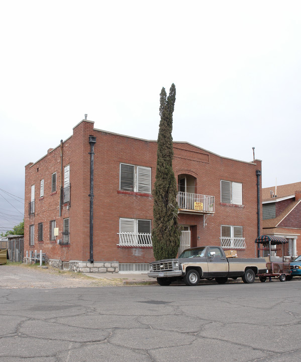 708 N Ochoa St in El Paso, TX - Building Photo